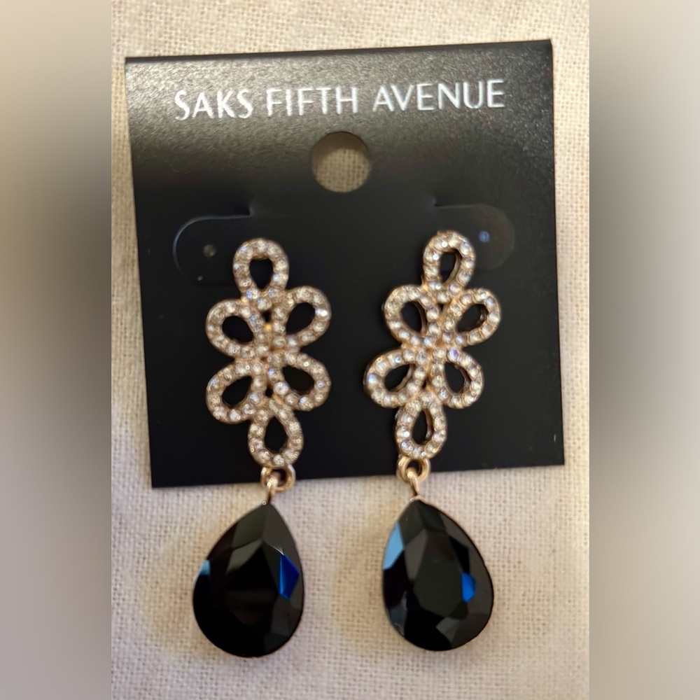 New never worn…Elegant Gold and Black Drop Earrings